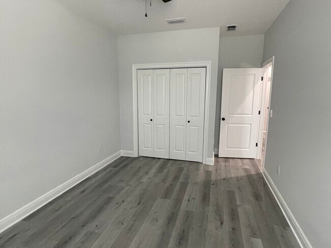 Building Photo - 1703 Sound Haven Ct