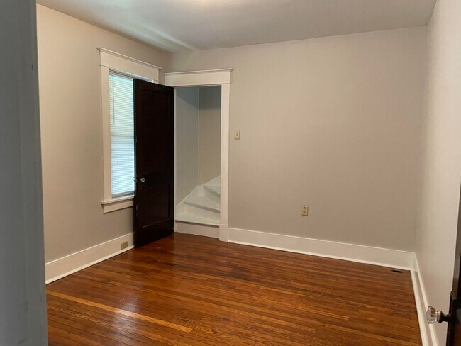 Building Photo - 2 Bedroom 2 Bathroom Single Family Home (B...