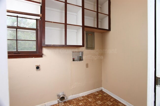 Building Photo - 1615 W Crawford St