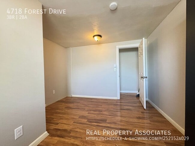 Building Photo - 4718 Forest Dr