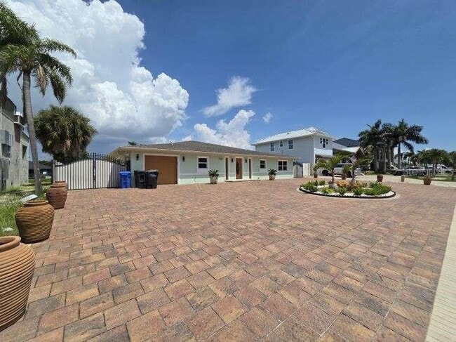 Building Photo - 3927 E Eden Roc Cir