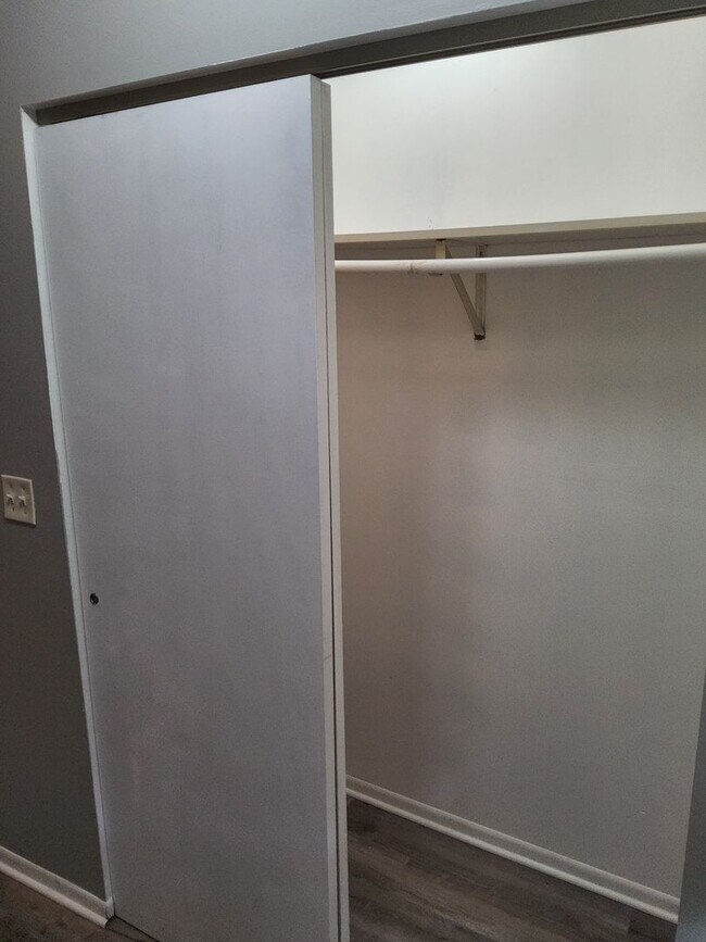 Building Photo - Welcome to this Chicago-style brick Bungal...