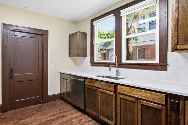 Building Photo - Recently Renovated 3 Bedroom Craftsman – Pet Friendly!