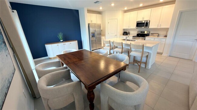 Building Photo - 2731 Armstrong Ave