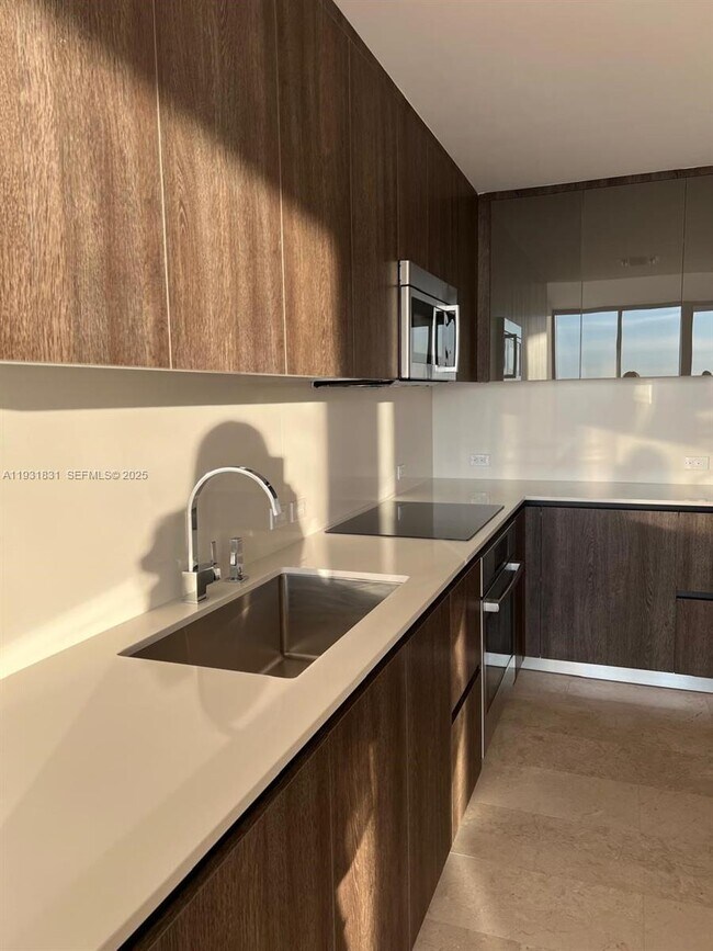 Building Photo - 88 SW 7th St