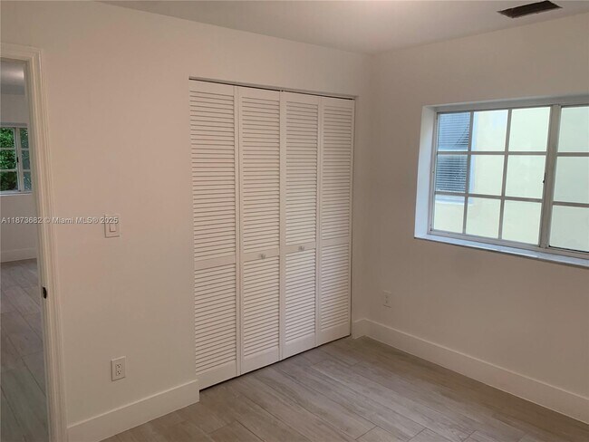 Building Photo - 1218 Salzedo St