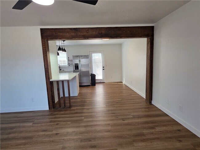 Building Photo - 2400 SE Jayel Terrace