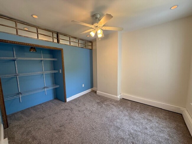 Building Photo - Charming 2 Bed, 2.5 Bath Home with Den & B...