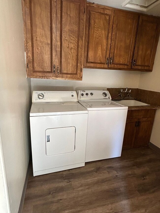 Building Photo - 1020 Warner St