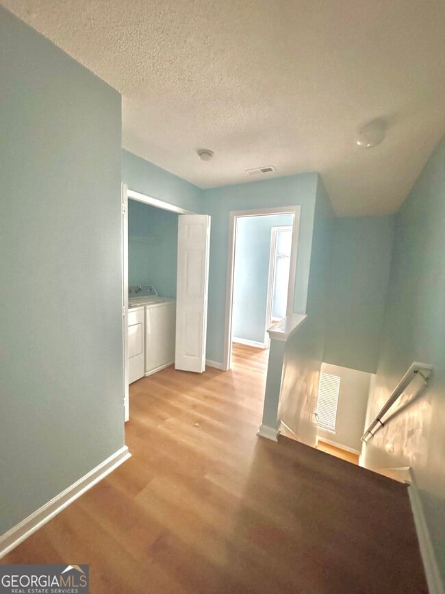 Building Photo - 3871 Pleasant Oaks Dr