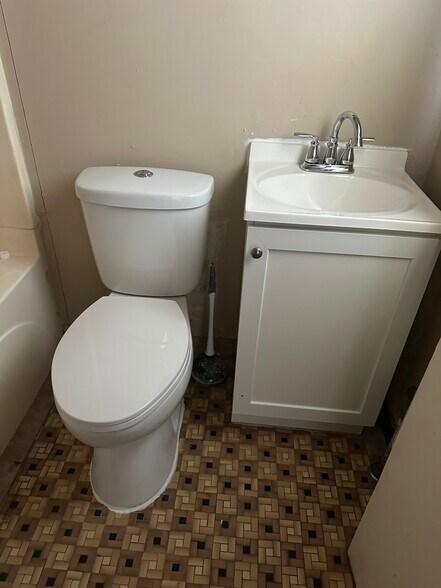 Master Bath - 636 State St