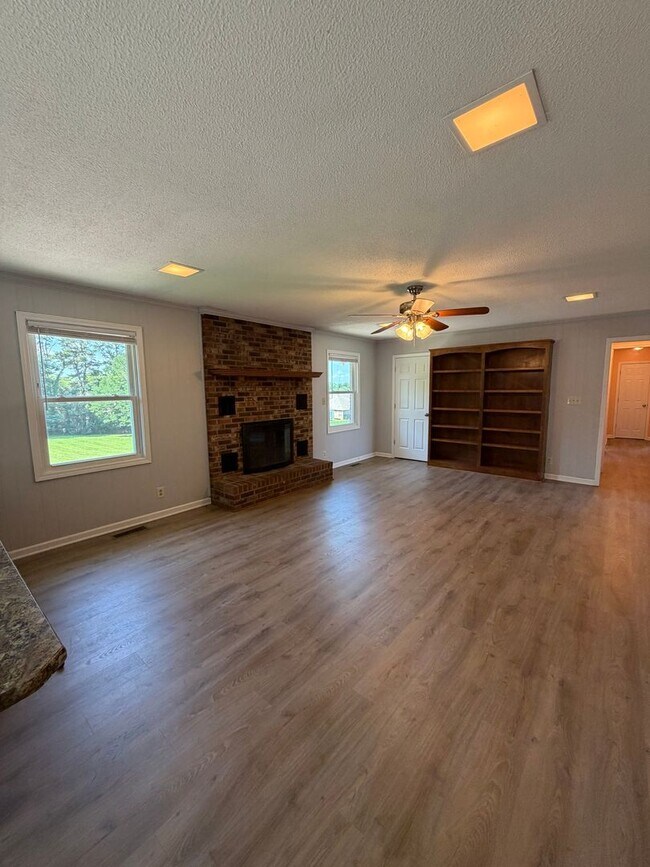 Building Photo - Situated in the heart of Sango, massive lot, and includes a fully finished & recently remodeled b...