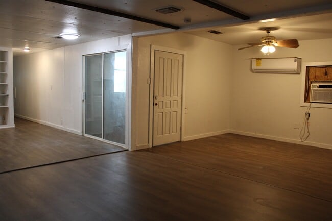 Building Photo - 303 W Taylor St