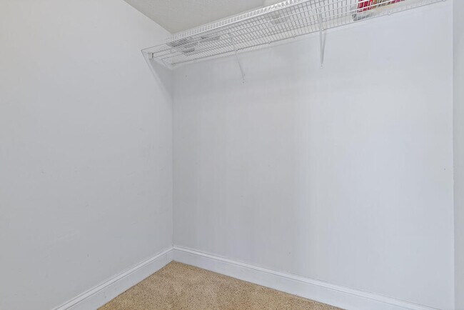 Building Photo - 208 Palm Cir