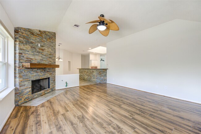 Building Photo - 15831 Laurel Cove