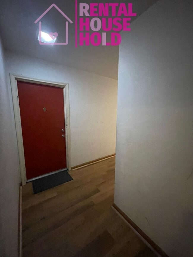 Building Photo - 2 Bedroom 1 Bath Condo