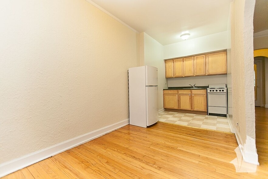 Building Photo - 536 W Arlington Pl