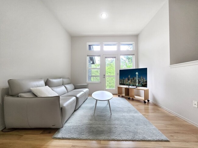 Building Photo - Spacious 3-Bed, 3-Bath Home with Lower Level Bedrooms, Patio, and Garage Near Factoria Mall & Dow...