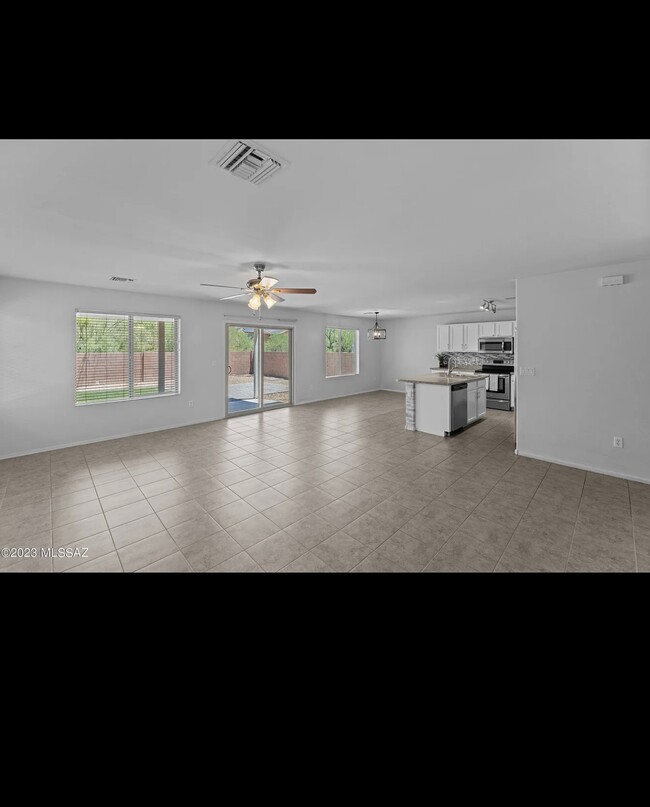 Building Photo - 878 W Placita El Cauce Rico