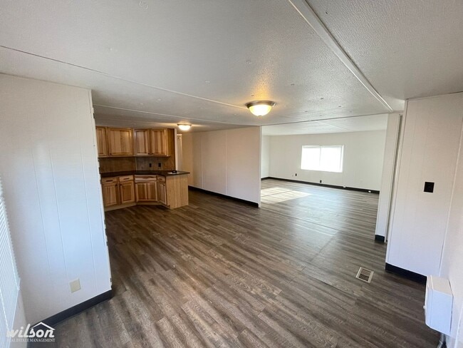 Building Photo - Spacious 4-Bedroom Home in Mabton, WA – Pet Friendly!