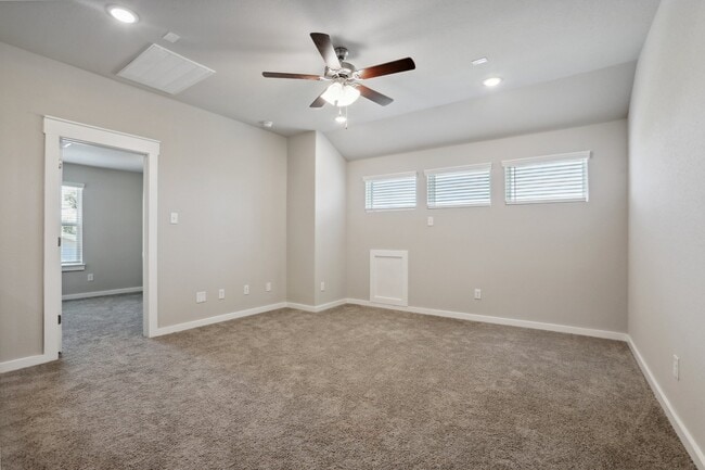 Building Photo - 2310 Calvert Dr