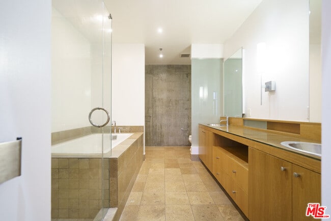 Building Photo - 1111 S Grand Ave