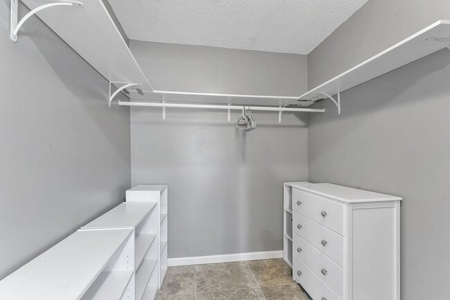 Building Photo - 8103 Covington Ct