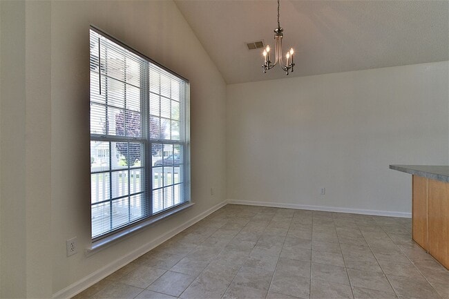 Building Photo - 321 Legend Oaks Dr