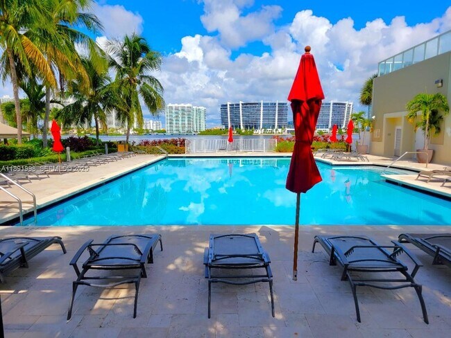 Building Photo - 18100 N Bay Rd