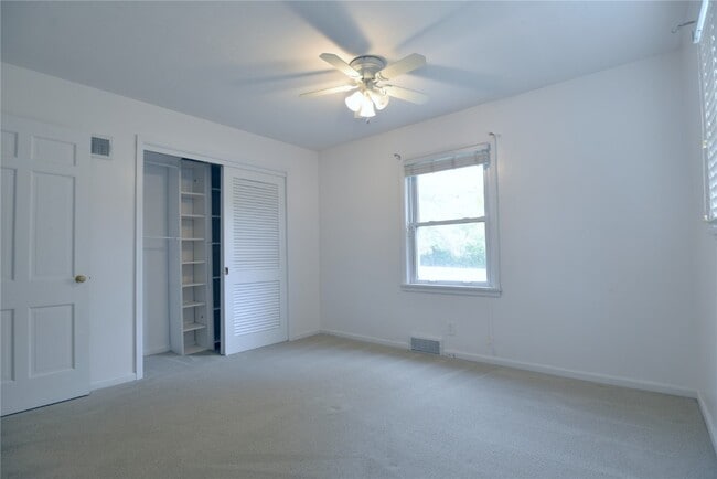 Building Photo - 2235 N Ballas Rd