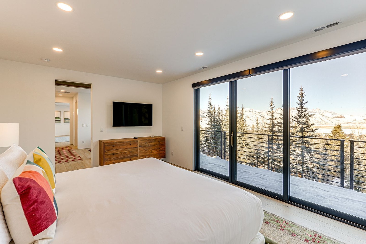 Building Photo - 875 Snow King Dr