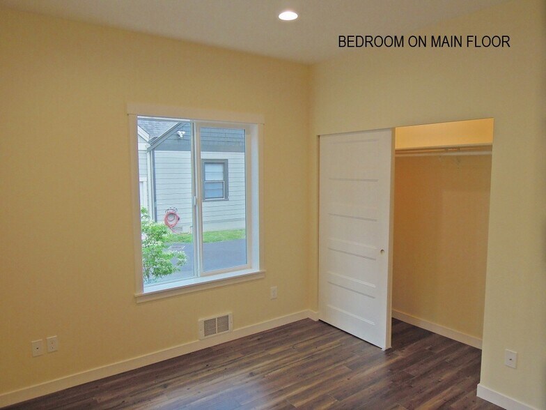 main floor bedroom - 321 3rd Pl NW