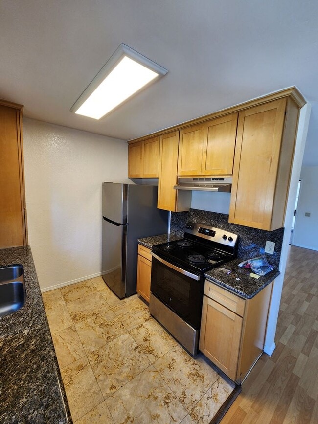 Building Photo - 3 Bedroom 2 Bath Upper Unit in Mira Mesa