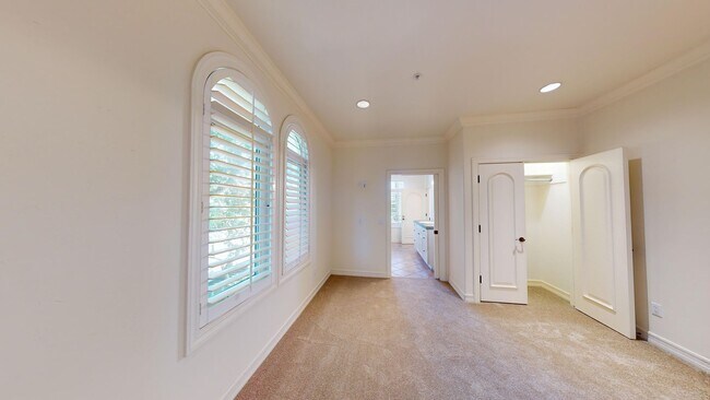 Building Photo - 1029 Park Pl