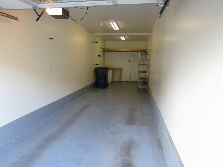 Building Photo - 2701 Midland Ave. Unit 614