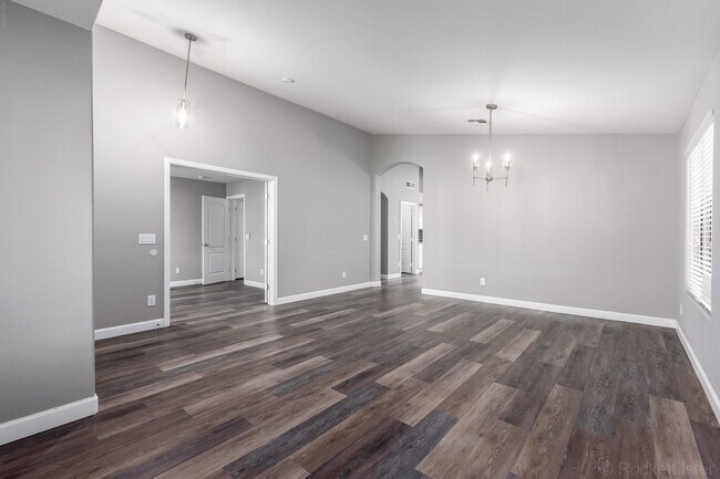 Building Photo - 2313 W Straight Arrow Ln