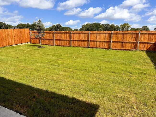 Building Photo - New 3 Bedroom in the sought after Westmor ...
