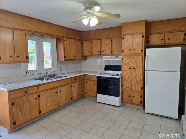 Building Photo - 37 Gordon St