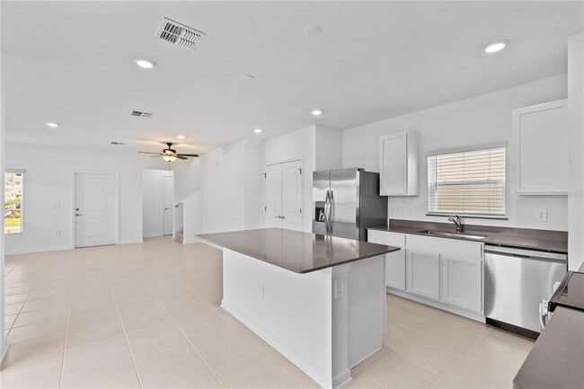 Building Photo - 7452 Ivy Tendril Ave