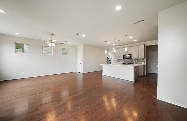 Building Photo - 8647 Cedardale Park Dr