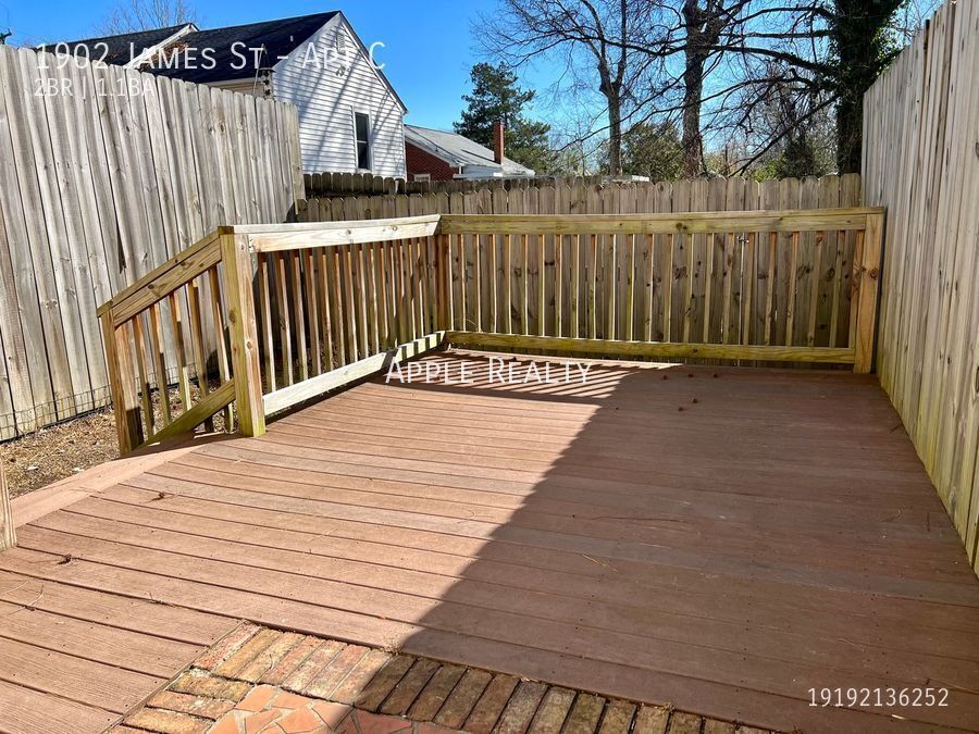 Building Photo - 1902 James St