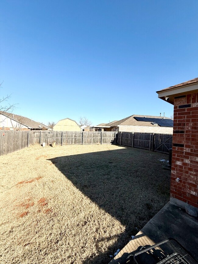 Building Photo - 6003 Fox Run Way