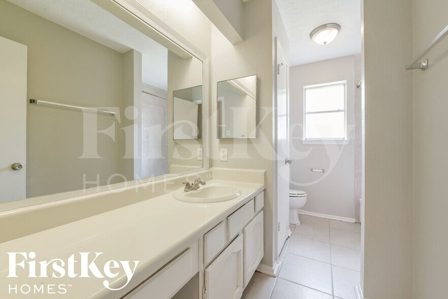 Building Photo - 22219 Oakhill Gate Dr