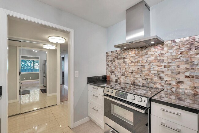 Building Photo - Hidden Gem at Saratoga Creekside – End Uni...