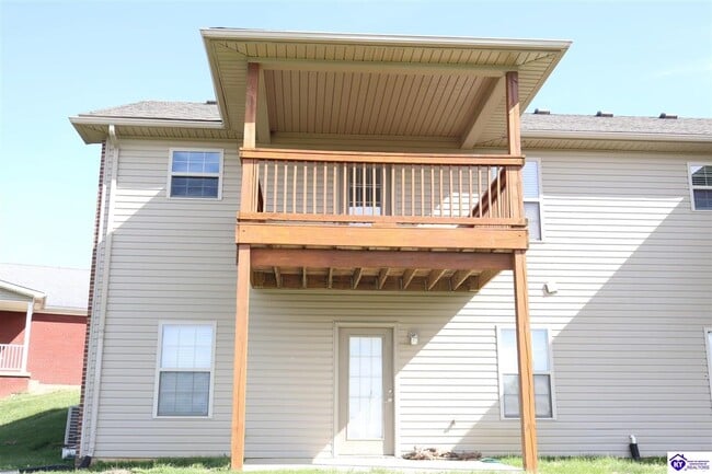 Building Photo - 121 Twin Lakes Dr