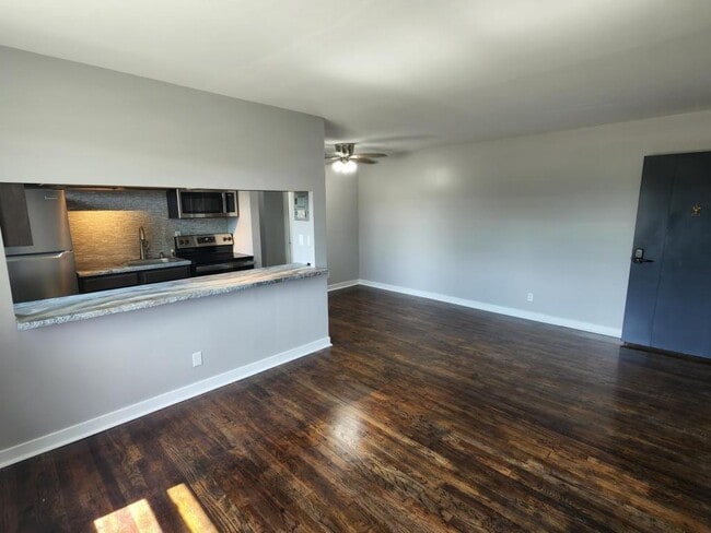 Building Photo - 1059 Midland Ave