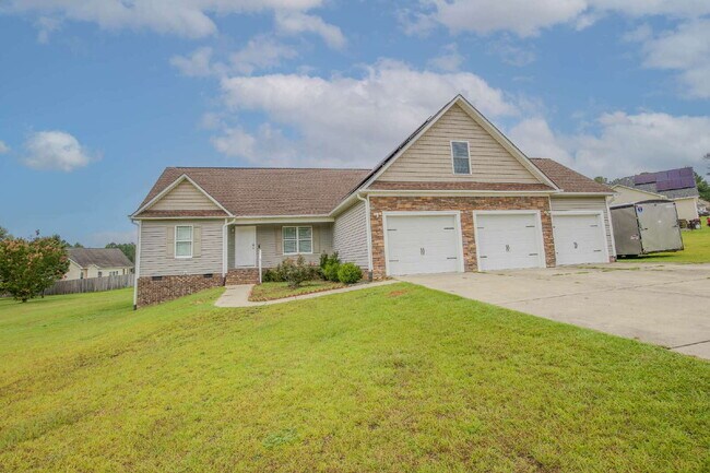 Building Photo - *Lease Special!* Fiber optic internet incl...