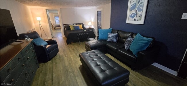 Building Photo - 1856 Lampson Rd