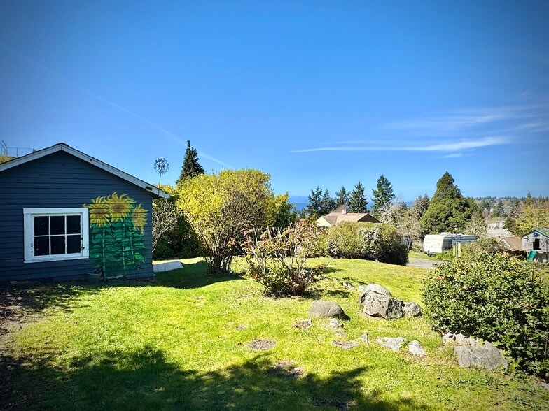 Building Photo - 6701 39th Ave SW