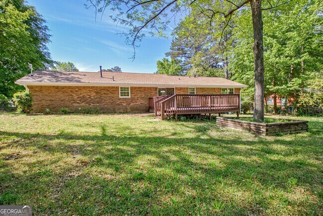 Building Photo - 335 Kelly Dr